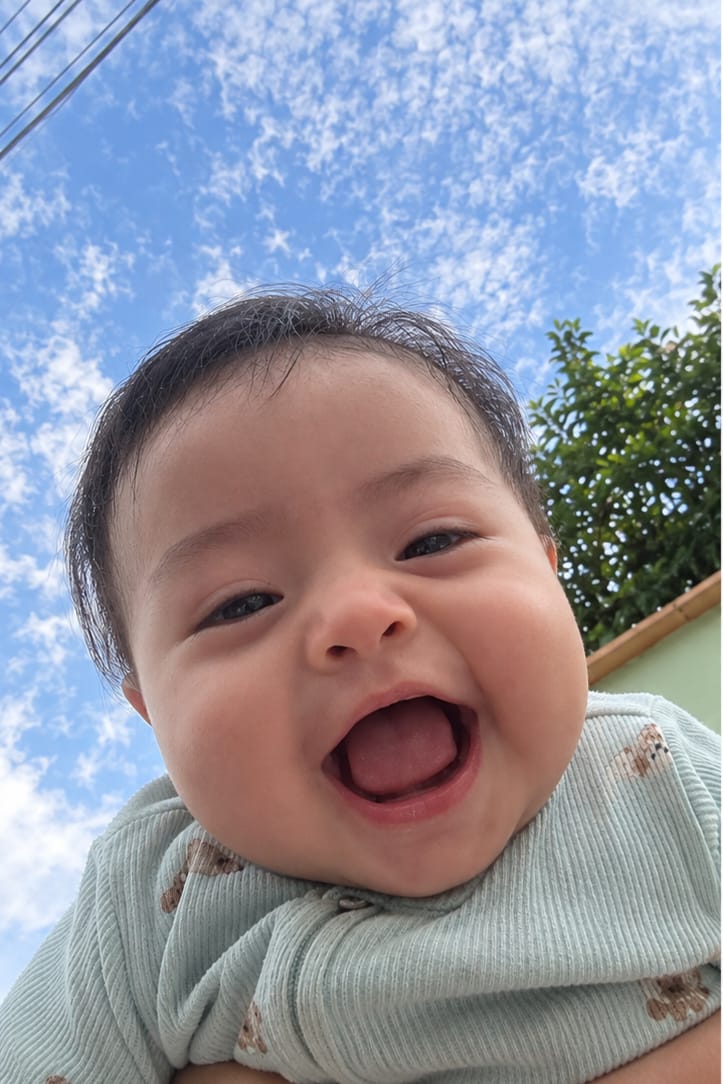 Mathias sonriendo